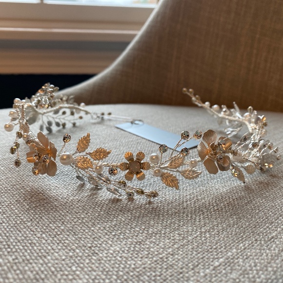 Dareth Colburn Floral & Pearl Hair Vine